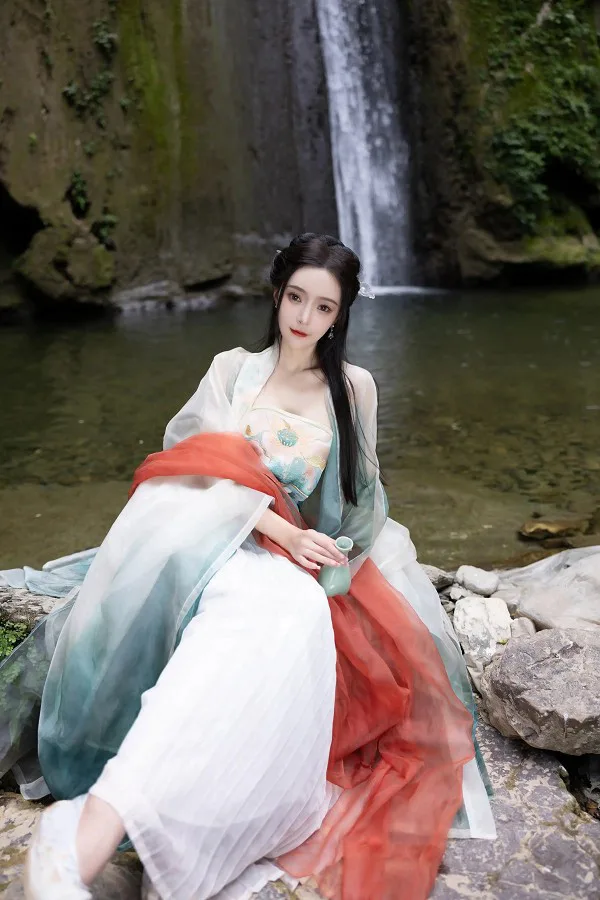 王馨瑶资料,王馨瑶套图,王馨瑶写真,王馨瑶下载